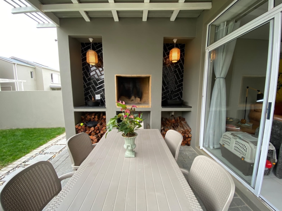 To Let 3 Bedroom Property for Rent in Somerset Lakes Western Cape